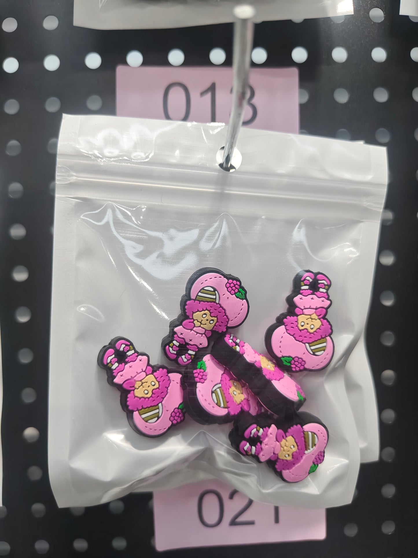 13 Strawberry shortcake 6pcs