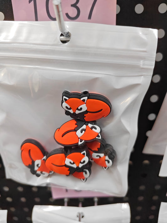 1037 Fox 6pcs