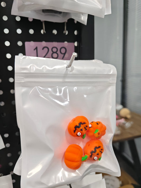 1289 3D Pumpkin 4pcs