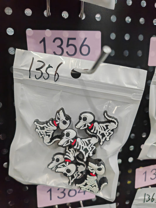 1356 Skull dog 6pcs