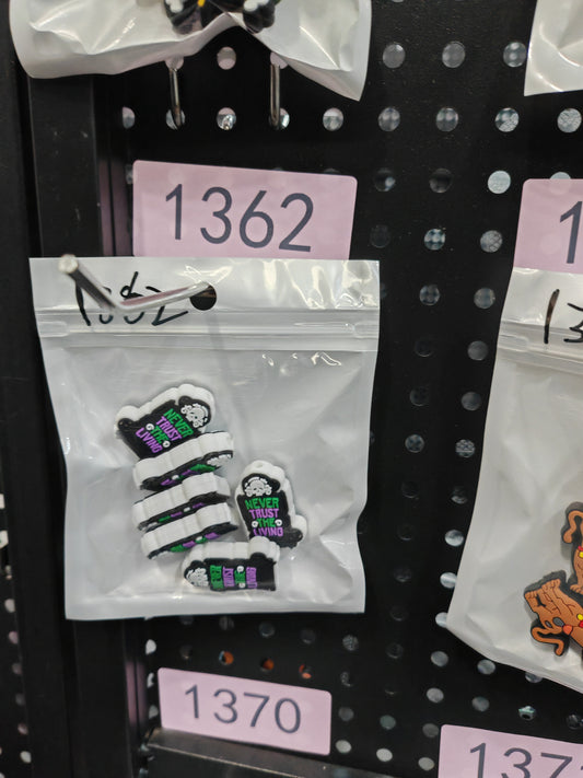 1362 Never trust the living 6pcs