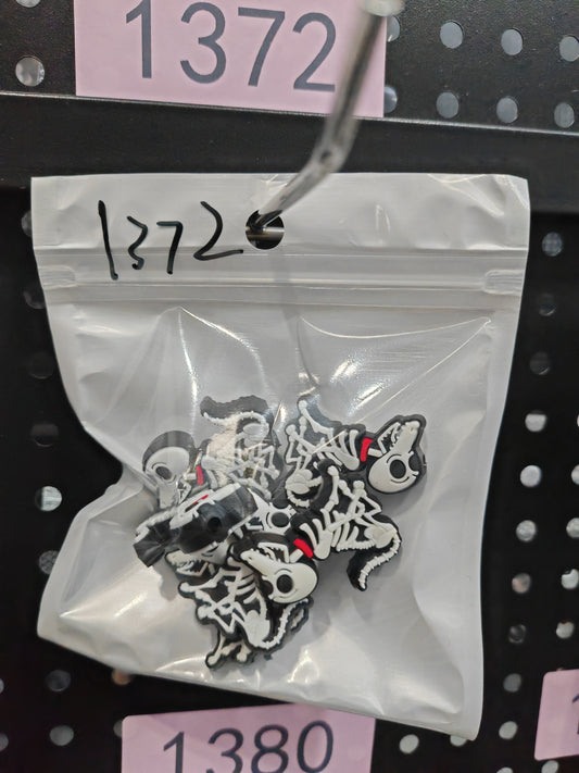 1372 Skull dog 6pcs
