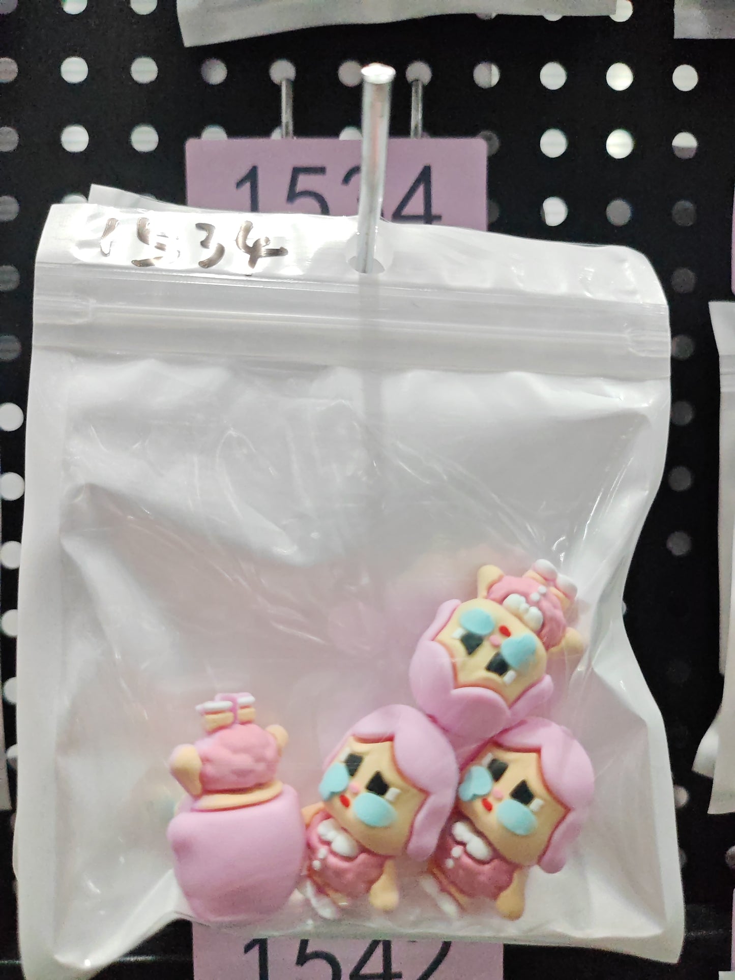 1534 3D Cry baby 4pcs